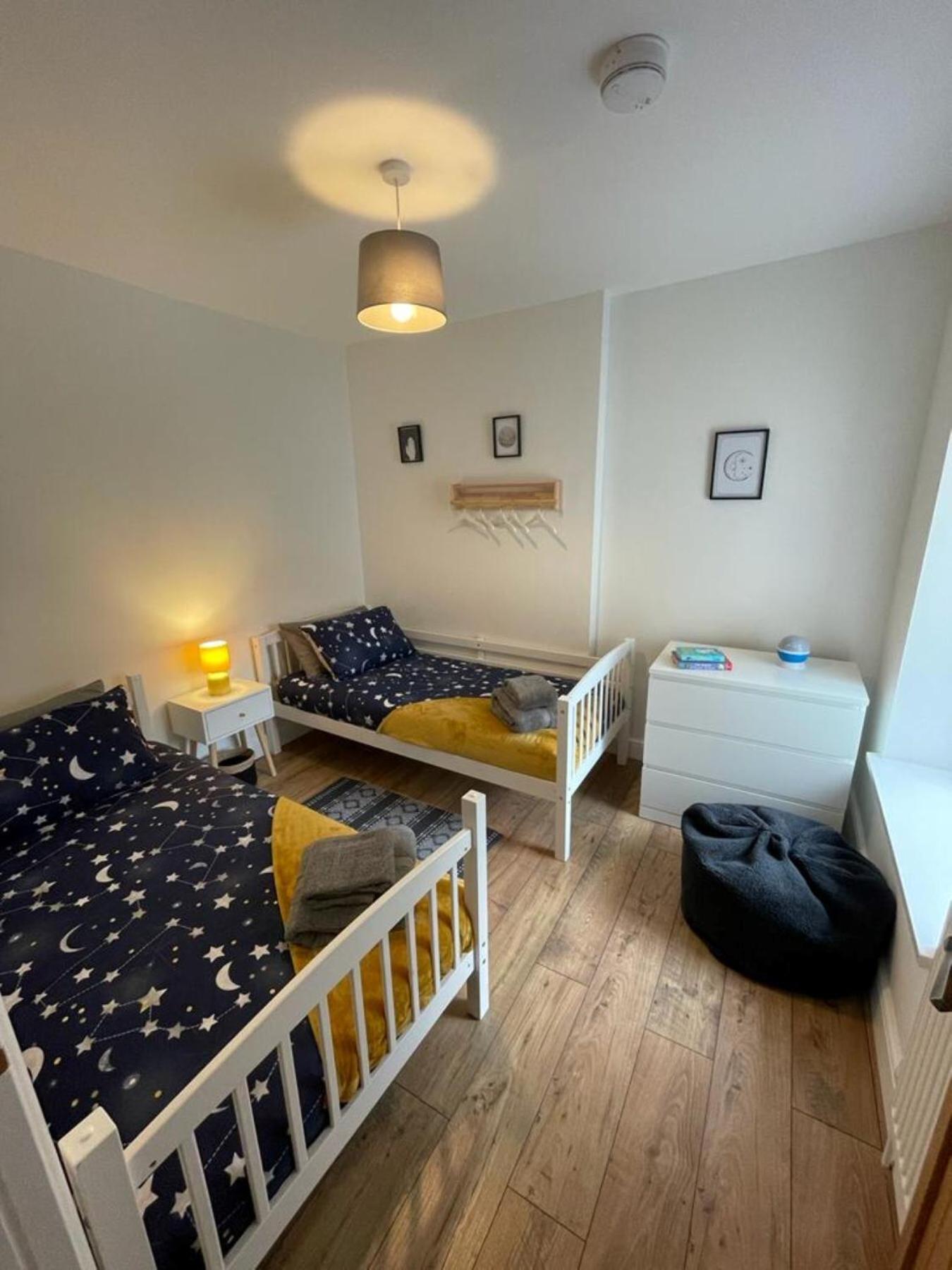 Casa One Hundred - A Beautiful 4 Bed House On The Beach Front Swansea Exteriér fotografie