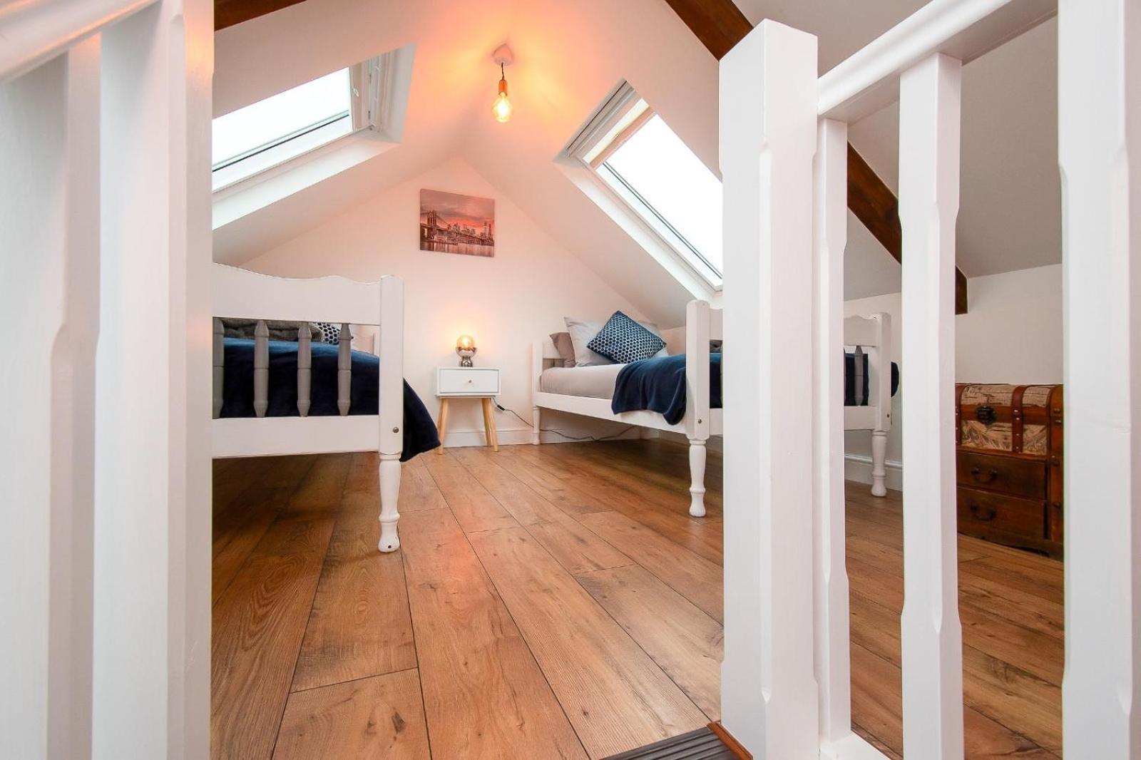 Casa One Hundred - A Beautiful 4 Bed House On The Beach Front Swansea Exteriér fotografie