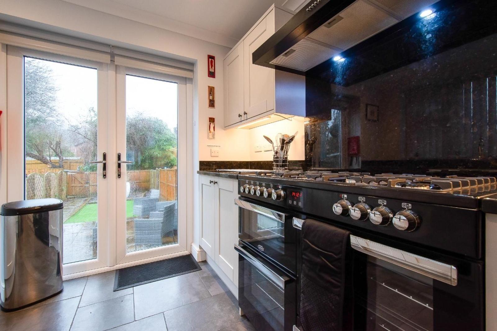 Casa One Hundred - A Beautiful 4 Bed House On The Beach Front Swansea Exteriér fotografie