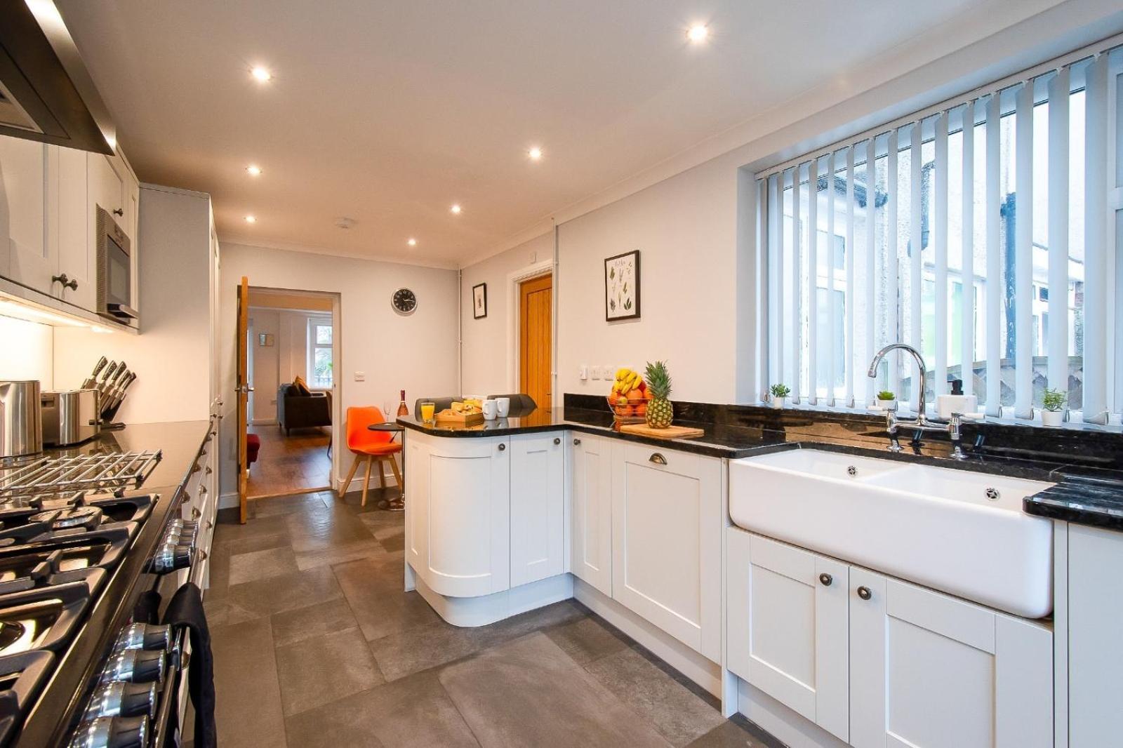 Casa One Hundred - A Beautiful 4 Bed House On The Beach Front Swansea Exteriér fotografie