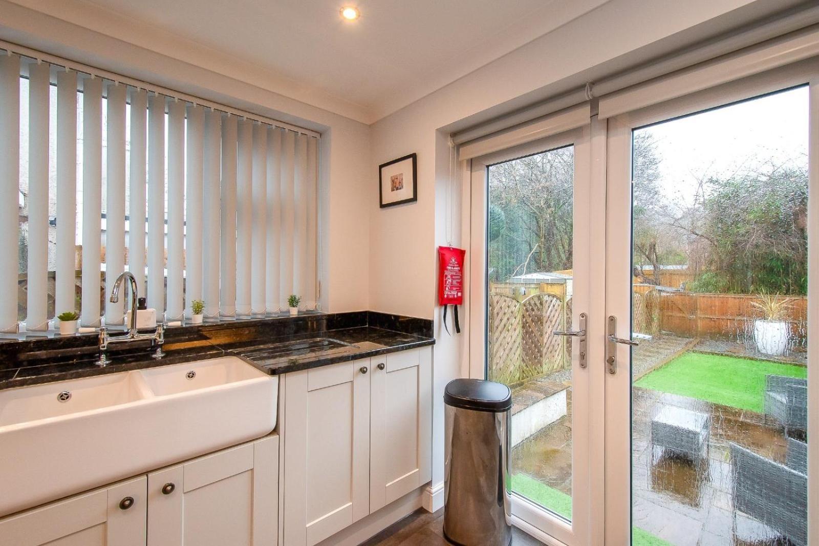 Casa One Hundred - A Beautiful 4 Bed House On The Beach Front Swansea Exteriér fotografie