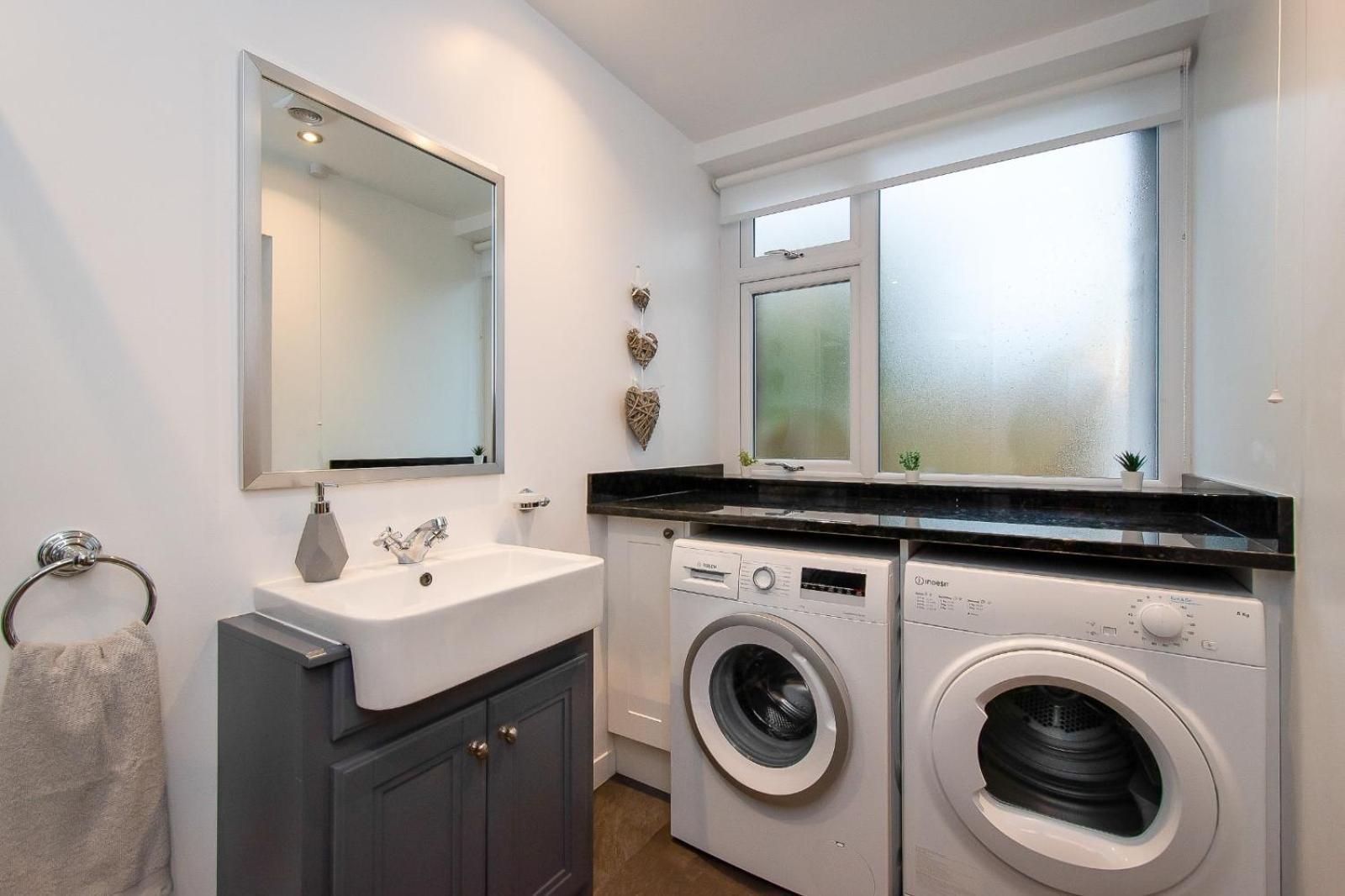 Casa One Hundred - A Beautiful 4 Bed House On The Beach Front Swansea Exteriér fotografie