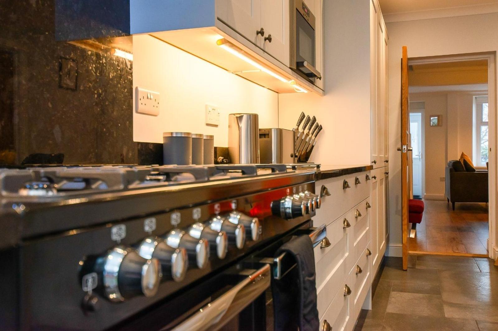 Casa One Hundred - A Beautiful 4 Bed House On The Beach Front Swansea Exteriér fotografie