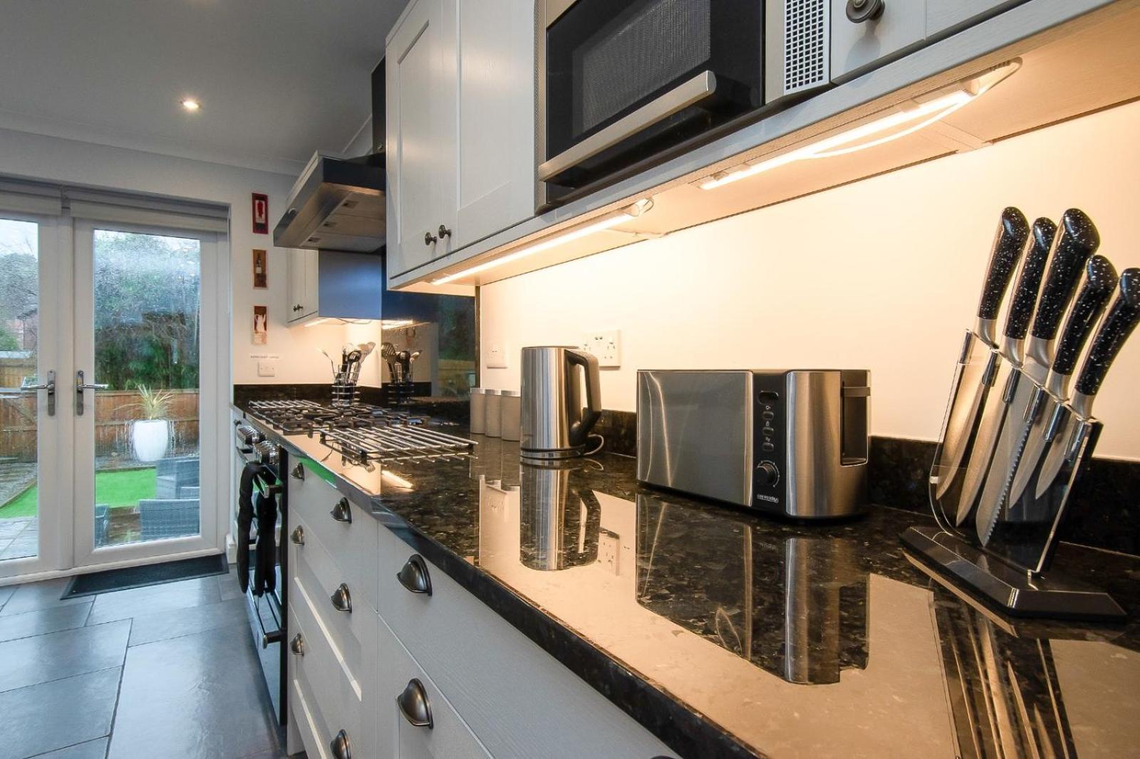 Casa One Hundred - A Beautiful 4 Bed House On The Beach Front Swansea Exteriér fotografie