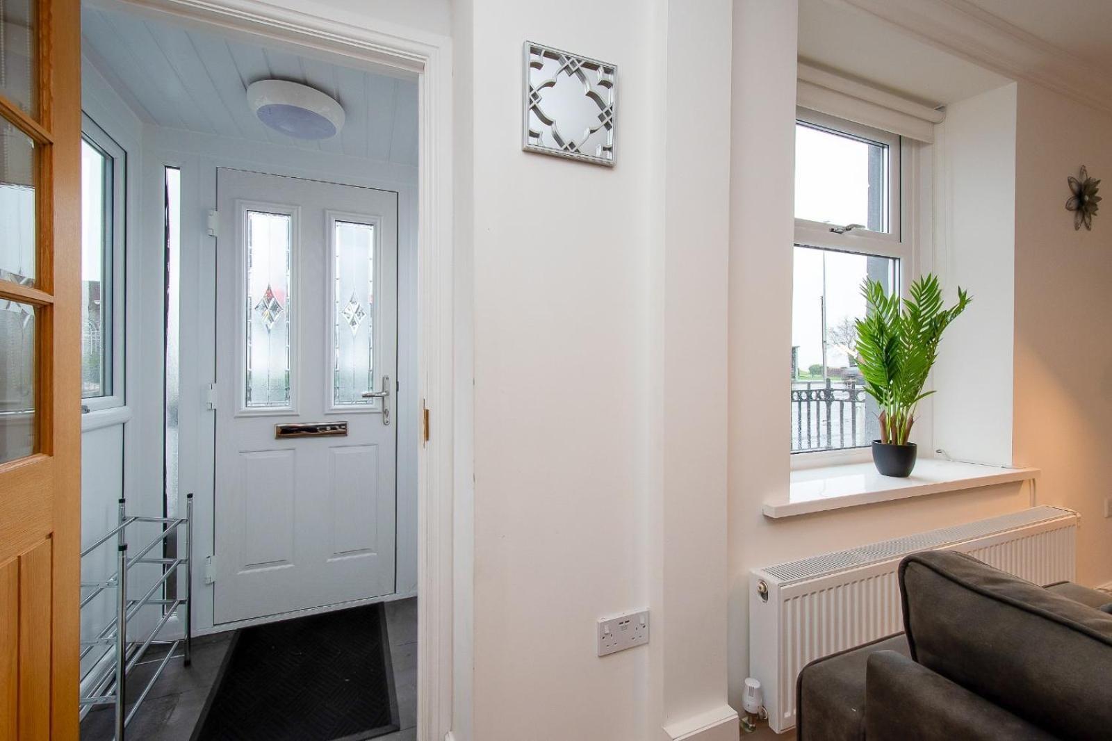 Casa One Hundred - A Beautiful 4 Bed House On The Beach Front Swansea Exteriér fotografie